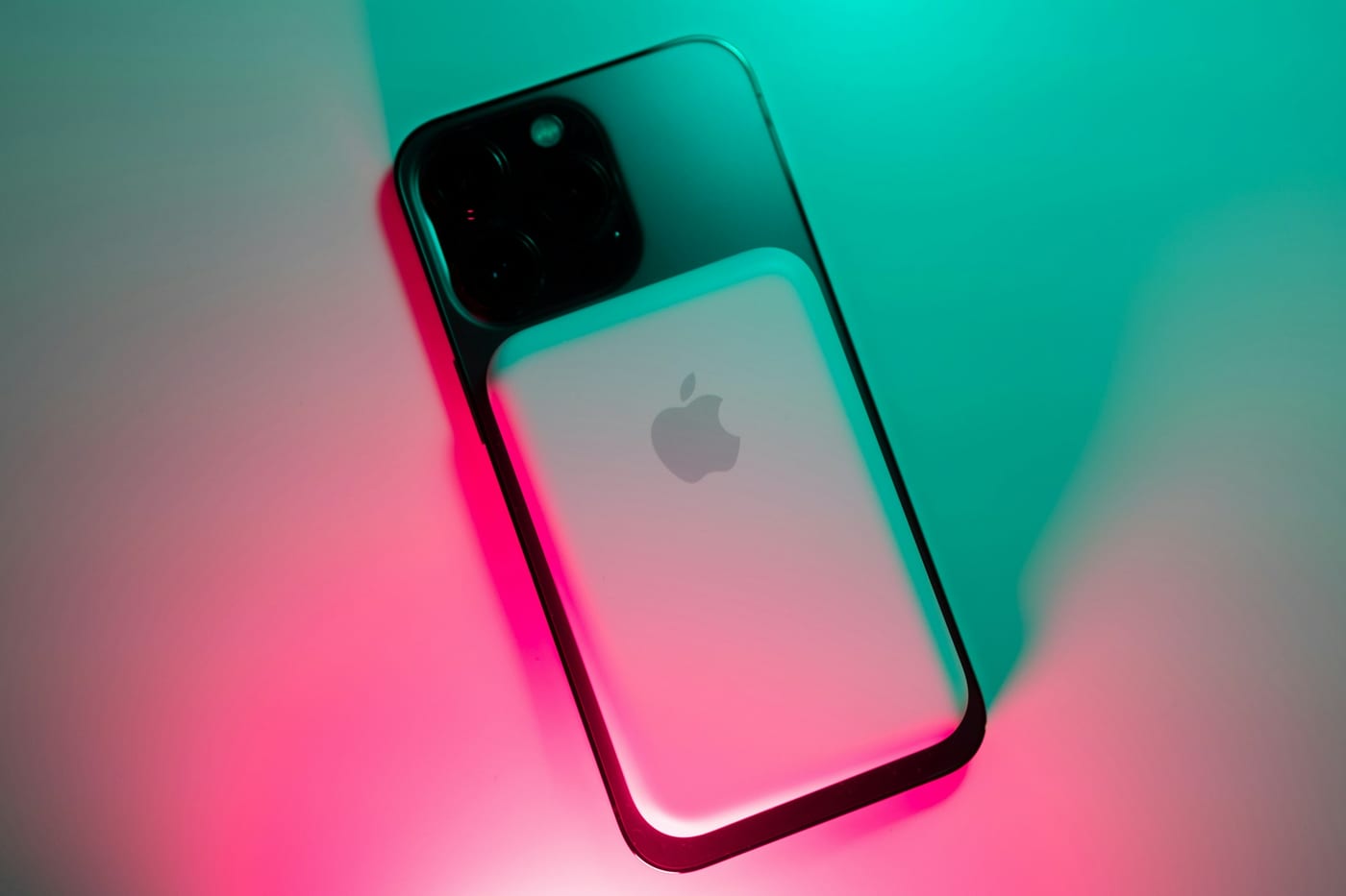 Mejor batería portátil para iPhone en 2026: cuántas cargas da de verdad una batería externa magnética y cuál comprar
