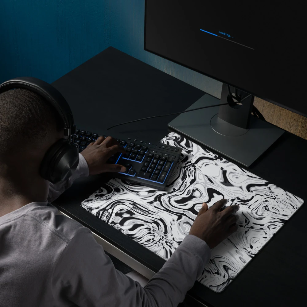 Alfombrilla gaming premium, diseño Metal líquido en 46 × 41 cm: ambiente