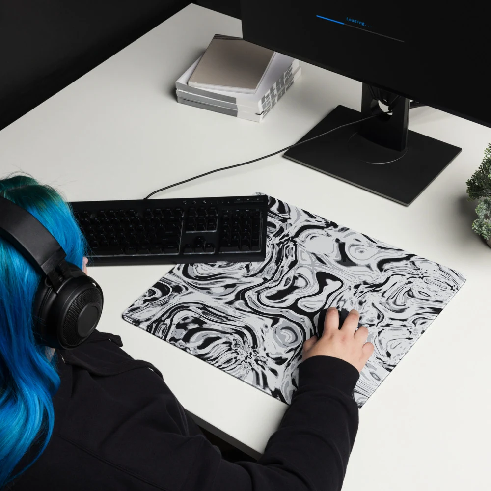 Alfombrilla gaming premium, diseño Metal líquido en 46 × 41 cm: ambiente