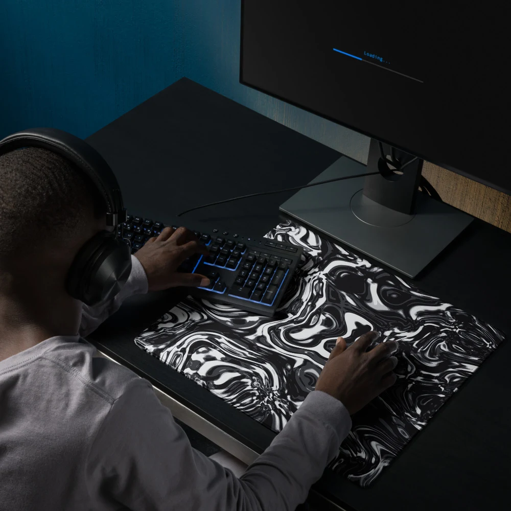 Alfombrilla gaming premium, diseño Metal líquido oscuro en 46 × 41 cm: ambiente