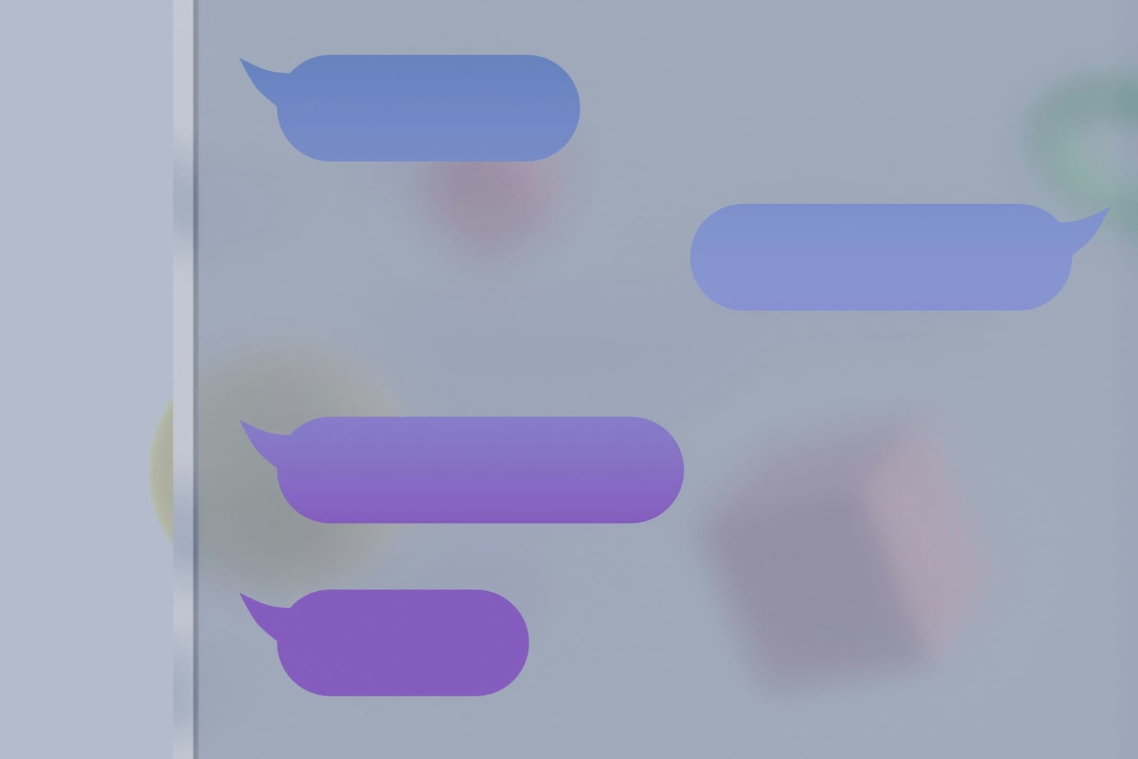 Burbujas de una conversación de mensajes, en azul y morado, sobre una pantalla translúcida