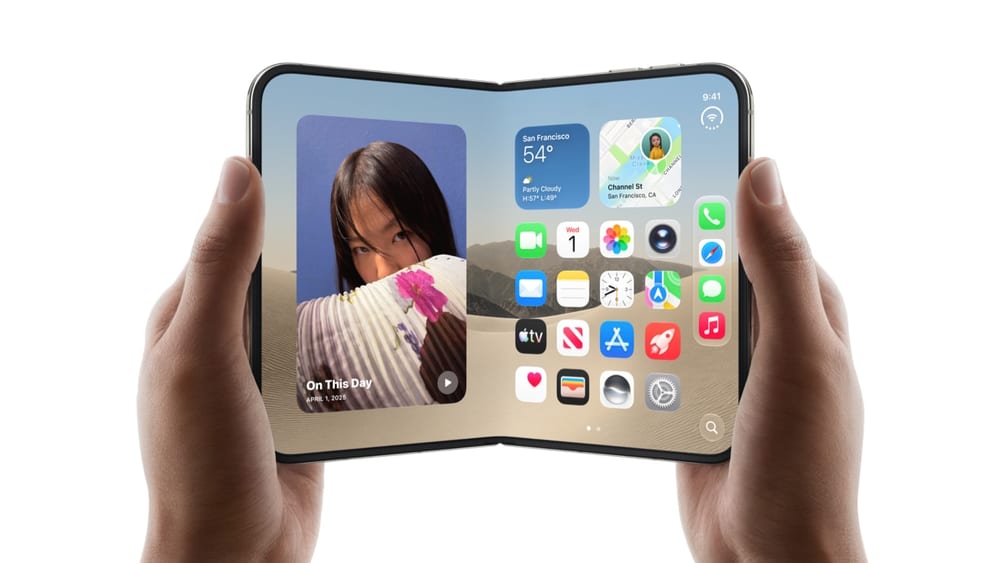 Dos manos abren el iPhone Duo y aparece la pantalla de inicio en grande