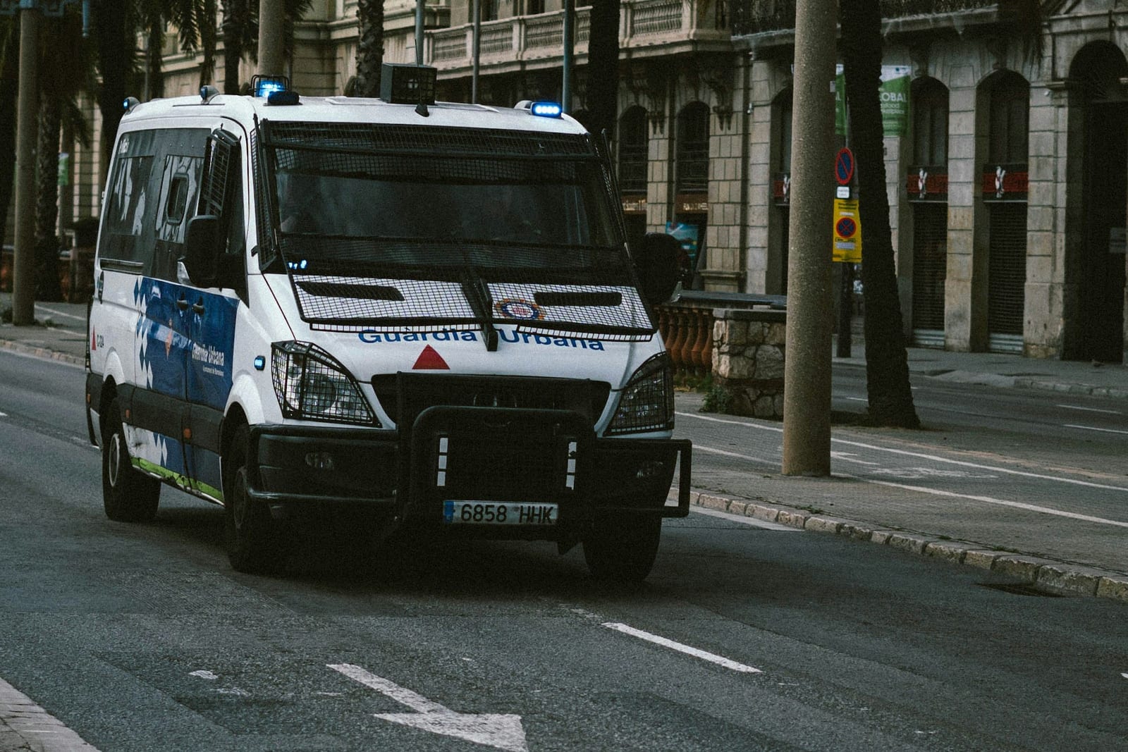 Una furgoneta de la Guardia Urbana aparcada en una calle de Barcelona
